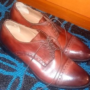 brown calf leather Oxford shoes featuring brogue